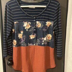 Maurices 24/7 Top Women's Size Small Floral 3/4 Sleeve Henley